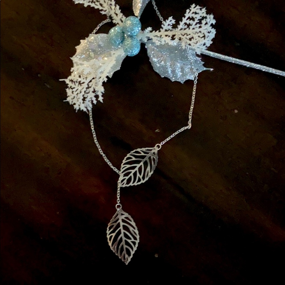 Double leaf necklace - Picture 2 of 5